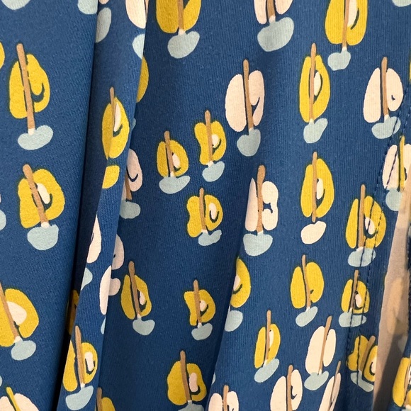 J. Mclaughlin Blue Sleeveless Wrap Top. Size Large - Picture 4 of 4